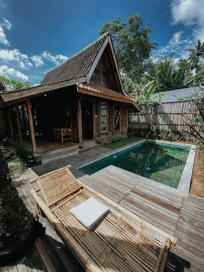 Sarini Villas Блахбату Экстерьер фото